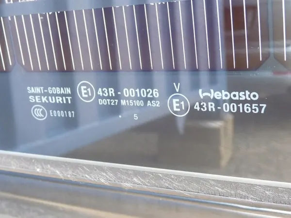 Audi A8 D3 Aurinkokatto OEM 4E0877041E - Käytetty image 4