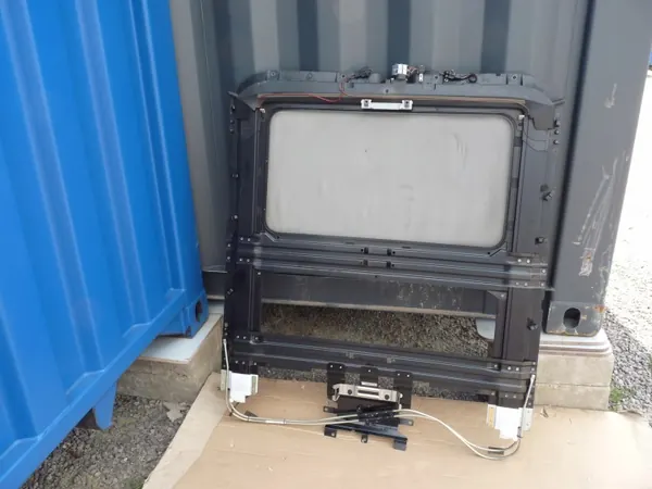 Audi A8 D3 Aurinkokatto OEM 4E0877041E - Käytetty image 6