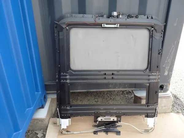 Audi A8 D3 Aurinkokatto OEM 4E0877041E - Käytetty image 7