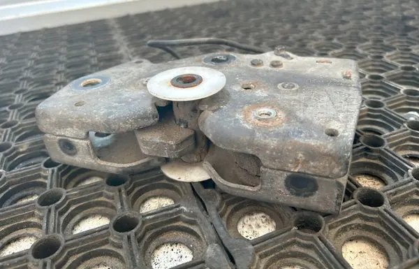 Hytlås Höger DAF XF 106 OEM 1878678 image 3