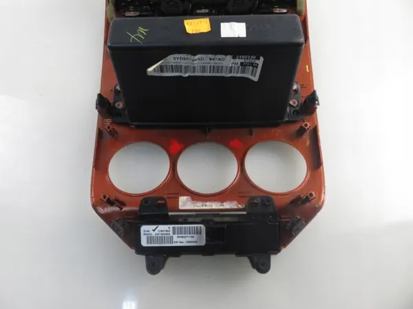 Consola central Dodge usada OEM 63248BG image 4