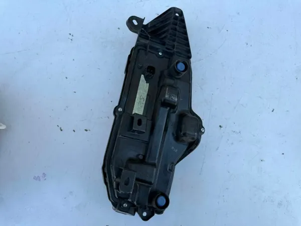 Toyota Yaris Cross Intermitente Izquierdo OEM 8159 Halógeno LED image 8