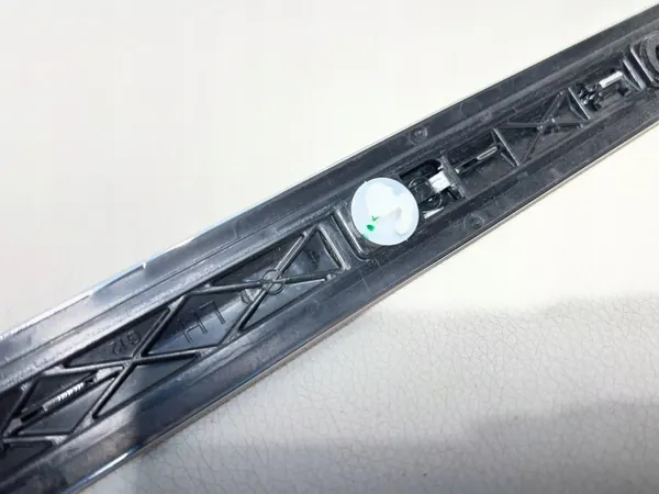 BMW 7 G12 Dörr Underlist Vänster Bak OEM 7364353 image 9