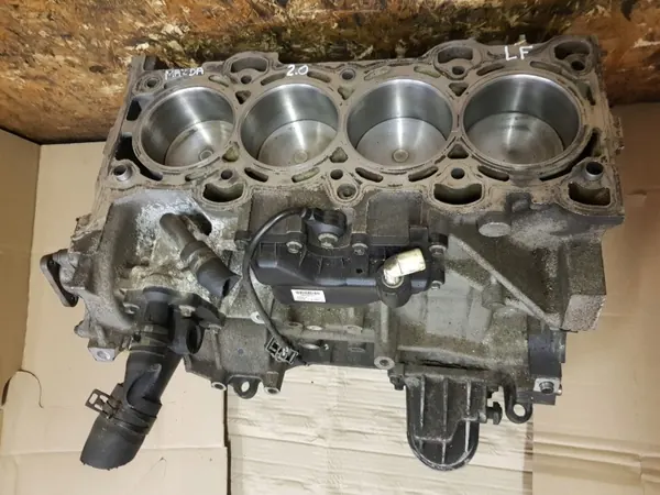 Bloc moteur inférieur OEM mercedes413 avec pistons image 2