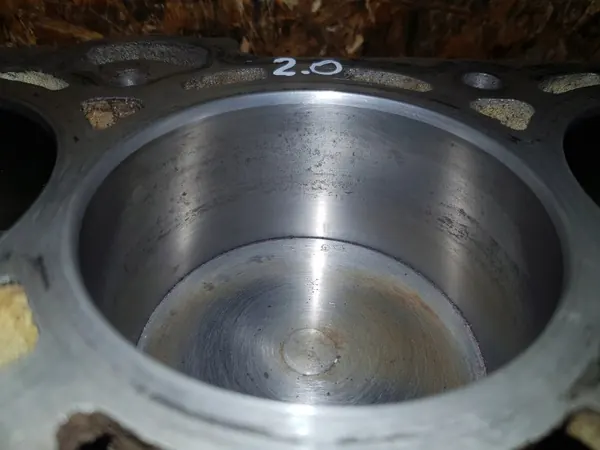 Bloc moteur inférieur OEM mercedes413 avec pistons image 3