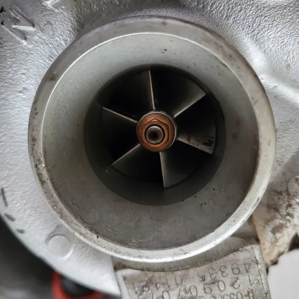 Mitsubishi Turbo OEM 4N14 150 hv Käytetty image 3