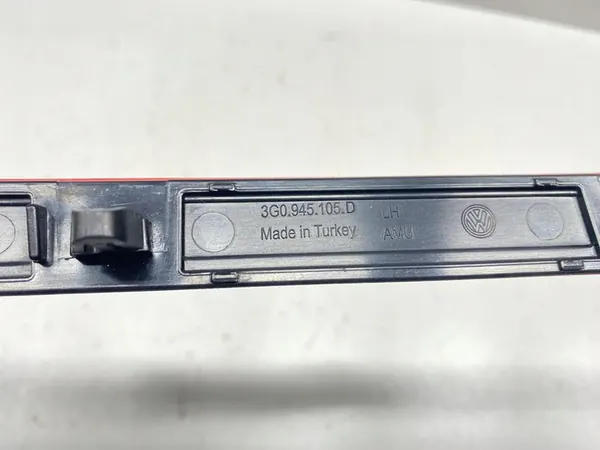 Vasen takavalaisin VW Passat B8 2014- image 3