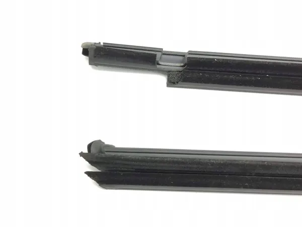 Junta de ventana delantera OEM AMD177260 - Usado image 10