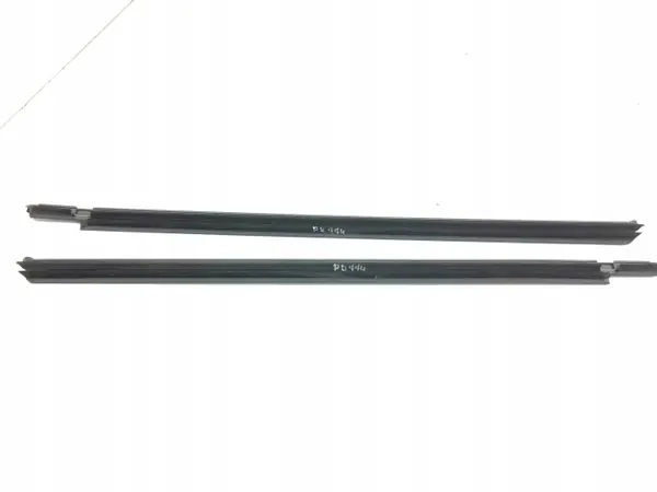 Junta de ventana delantera OEM AMD177260 - Usado image 8