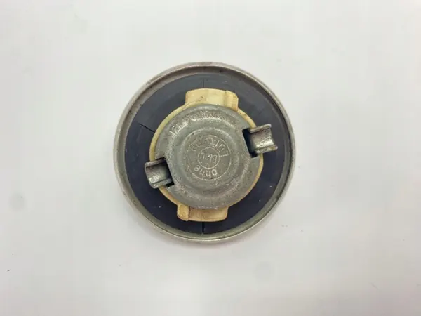 Polttoainesäiliön korkki Mercedes W124 W201 R107 W140 W126 W123 R129 image 4