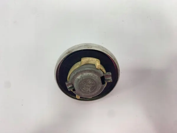 Polttoainesäiliön korkki Mercedes W124 W201 R107 W140 W126 W123 R129 image 5