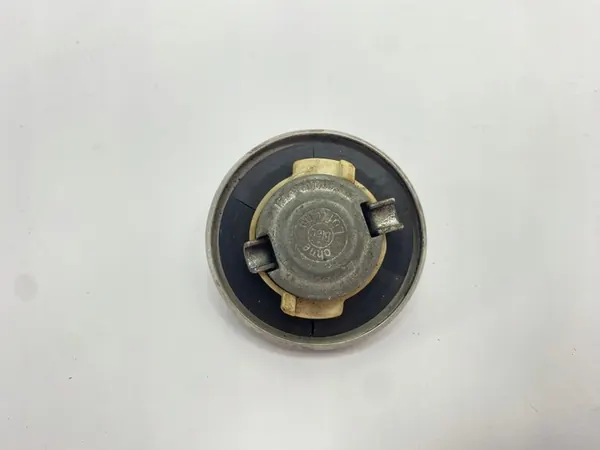 Polttoainesäiliön korkki Mercedes W124 W201 R107 W140 W126 W123 R129 image 6