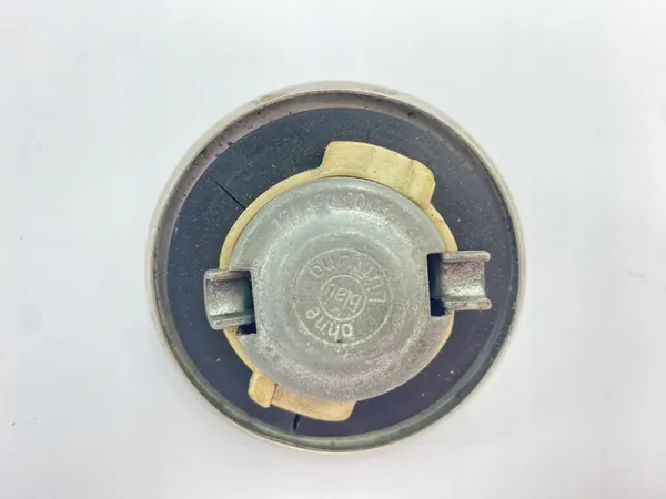 Polttoainesäiliön korkki Mercedes W124 W201 R107 W140 W126 W123 R129 image 7