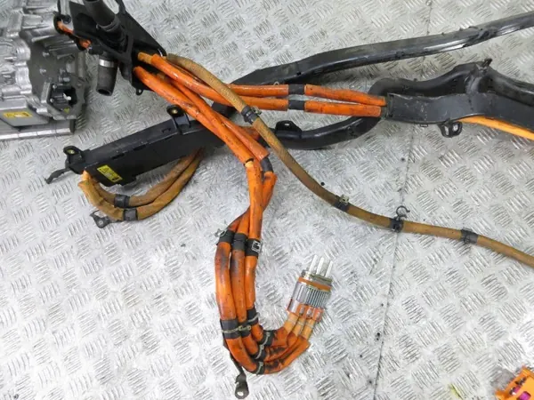 Convertidor Voltaje Mercedes W205 OEM A2059006515 image 3