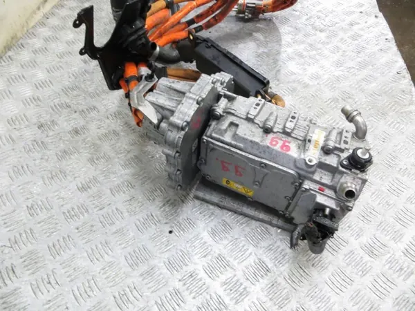 Convertidor Voltaje Mercedes W205 OEM A2059006515 image 5