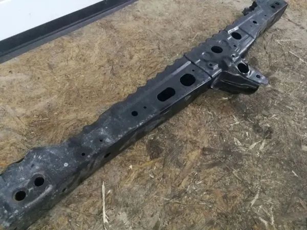 Toyota Verso 2009 Voorste hulpframe OEM AMD30794 image 3