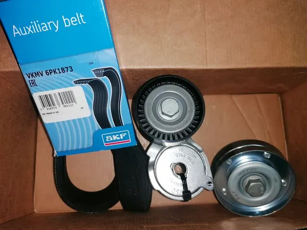 SKF VKMA 31121 Conjunto de Correia Multi-Ranhurada VW Polo image 1