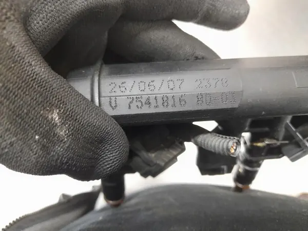 Riel de inyectores OEM 7541816 para Citroen Peugeot image 3