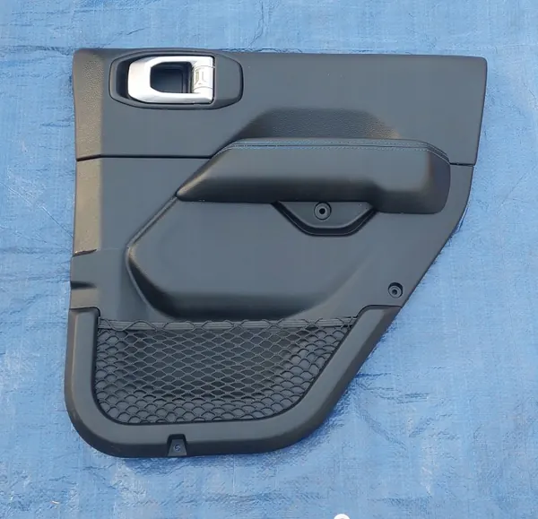 Jeep Wrangler JL Deurbekleding OEM 6899986ABPT6 Rechts Achter image 2