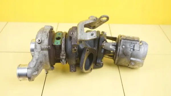 Turbo Jaguar XF 3.0D OEM AX2Q-6K682-BD Lado Derecho image 2