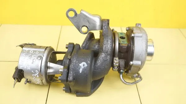 Turbo Jaguar XF 3.0D OEM AX2Q-6K682-BD Lado Derecho image 3