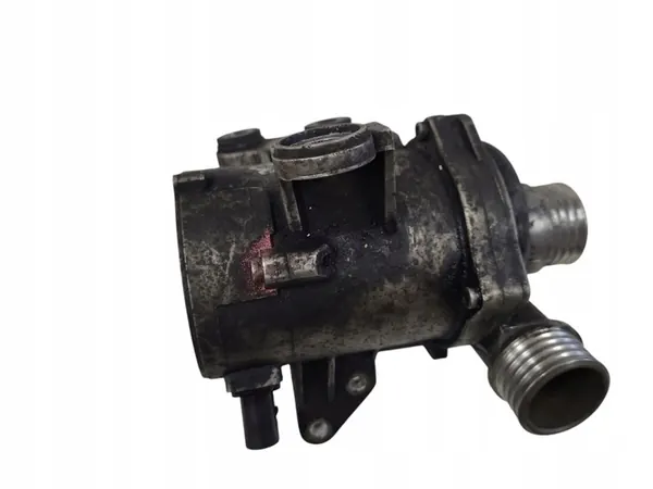 Vattenpump BMW 3 (E90) 2.0L Bensin 2011 OEM 11517586928 image 3