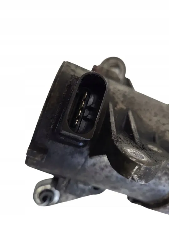 Vattenpump BMW 3 (E90) 2.0L Bensin 2011 OEM 11517586928 image 6