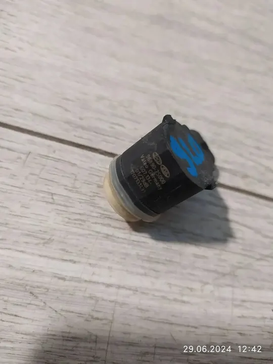 KIA Ceed PDC Sensor 96890-2S000 image 2