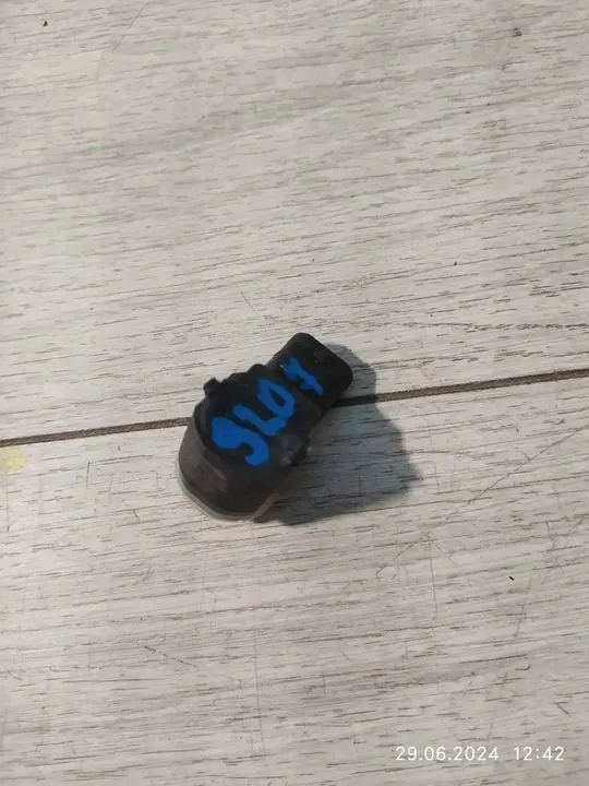 KIA Ceed PDC Sensor 96890-2S000 image 4