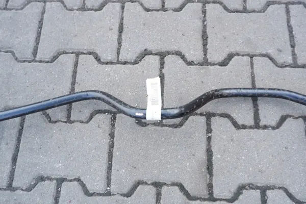Tesla Model S taka-akselin stabilointitanko OEM 1043961-00-B image 9