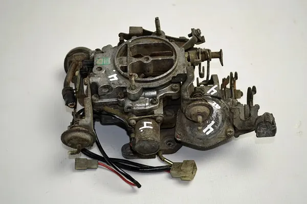 Hitachi G05 F Kaasutin Nissanille - Käytetty image 3
