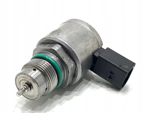 Régulateur Pression Carburant VW Passat B8 04L130764C image 2