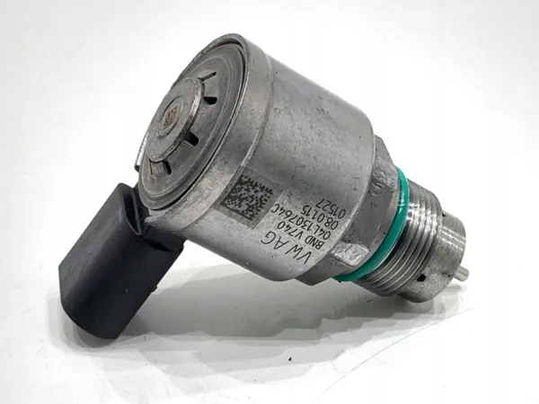 Régulateur Pression Carburant VW Passat B8 04L130764C image 3