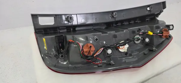 Luz Trasera Izquierda Hyundai H1 image 9