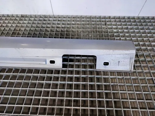 Protector de umbral derecho OEM A2466900340 Mercedes Clase A image 10