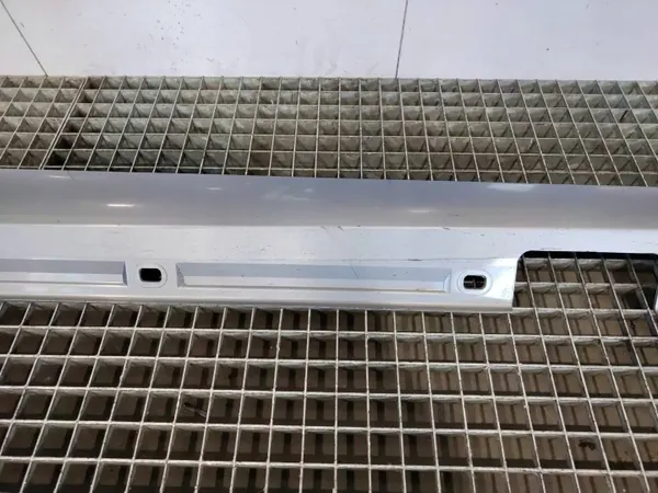 Protector de umbral derecho OEM A2466900340 Mercedes Clase A image 9