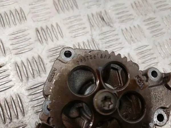 Alfa Romeo Stelvio etuöljypumppu OEM 04893614AC image 6