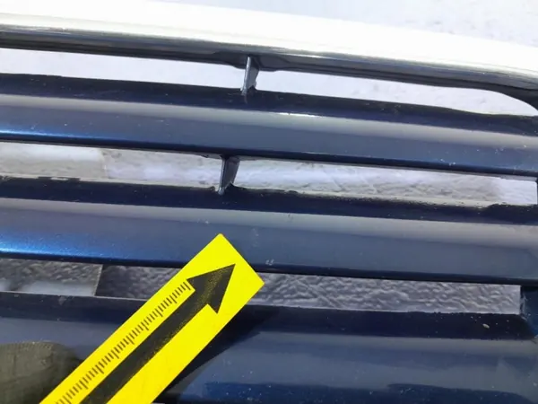 Toyota Avensis II Grille OEM 53114-0D060 Gebruikt image 4