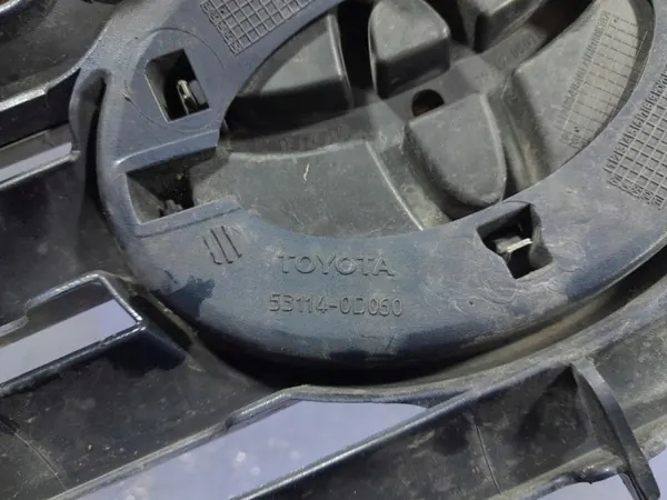 Toyota Avensis II Grille OEM 53114-0D060 Gebruikt image 9