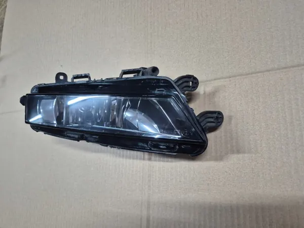 Farol Halogéneo Esquerdo Skoda Octavia III OEM 5E0941699F image 3