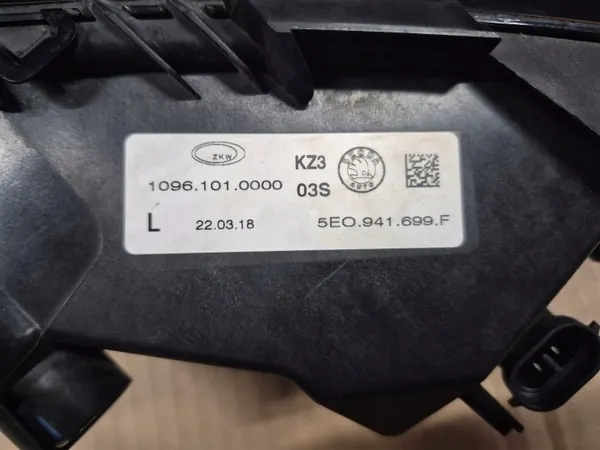 Farol Halogéneo Esquerdo Skoda Octavia III OEM 5E0941699F image 7