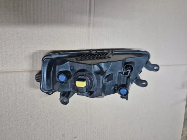 Farol Halogéneo Esquerdo Skoda Octavia III OEM 5E0941699F image 9
