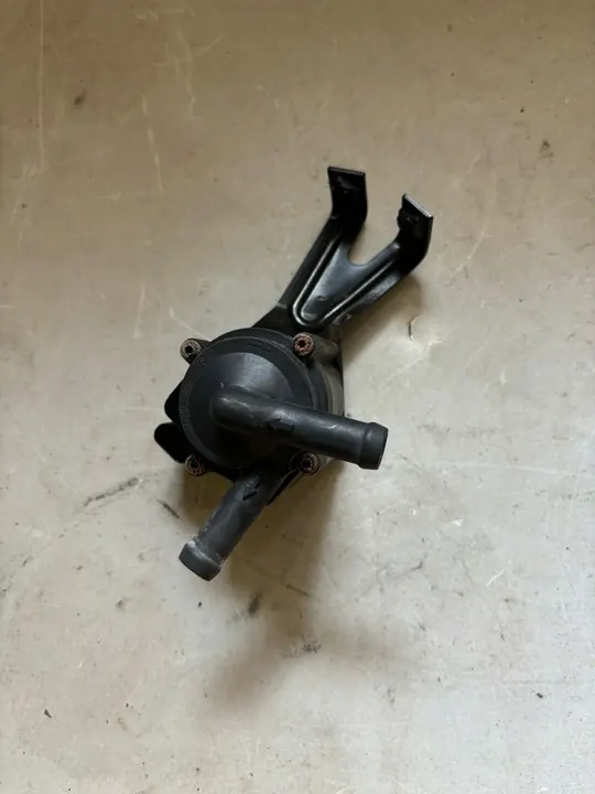 BMW F06 4.4 Bomba de Agua 11517629916 image 3