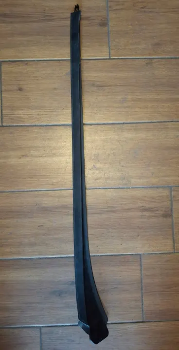 Mercedes W206 voor rechts raamafstrijker OEM A2066900200 image 2