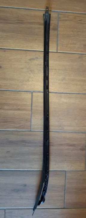 Mercedes W206 voor rechts raamafstrijker OEM A2066900200 image 3
