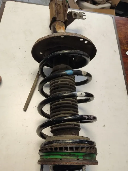 Linke Stoßdämpferfeder OEM 5208 Y9 Peugeot 508 image 2