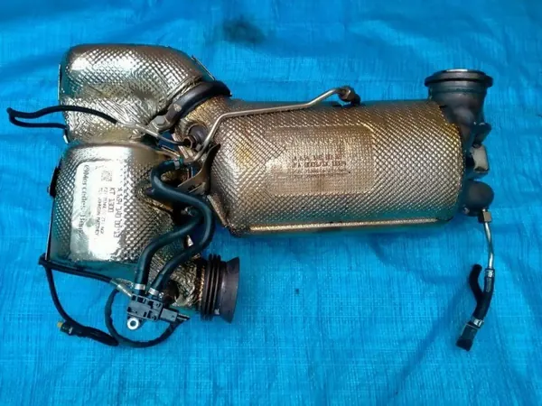 Filtro DPF Mercedes OEM A6541400013 - Usado image 10