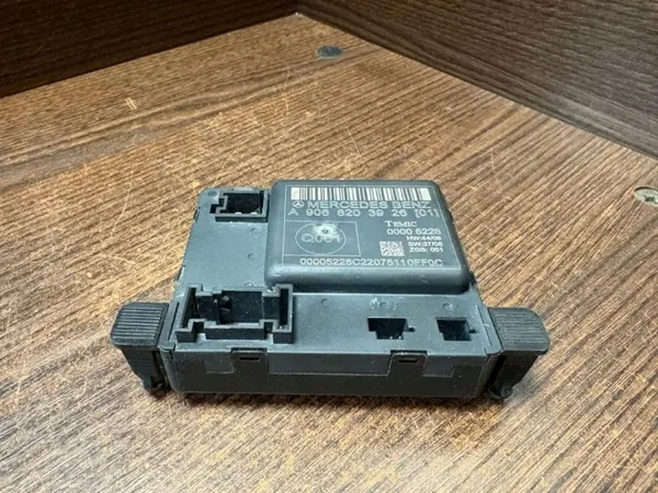 OEM 9068203926 Fram höger dörrmodul - Begagnad image 3