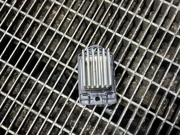 Resistência do Ventilador Hyundai i40 OEM SKE57248 - Usado image 2