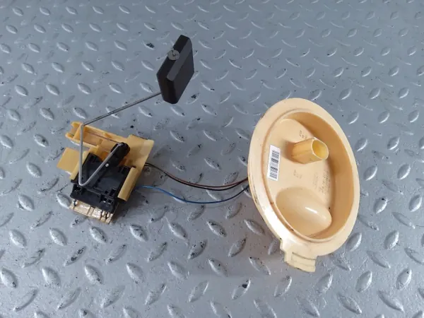 Sensor de nivel de combustible OEM 4H0201317M Audi A8 D2 image 2